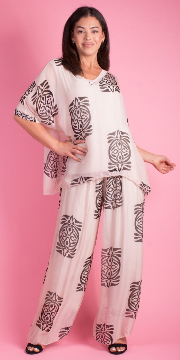 Lizane Tribal Print Blouse - Gigi Moda - Made in Italy # Blouse, clothing for women, Comfortable, comfy, double V neck, Gigi Moda, gigi moda. made in italy, gigimoda, italian blouse, italian brand, italian clothes, Italian Clothing, italian silk, layered, Layers, Made in Italy, one size, online shopping, OS, resort, resort wear, shop gigi moda, Silk, silk blouse, Top, tribal print, v-neck