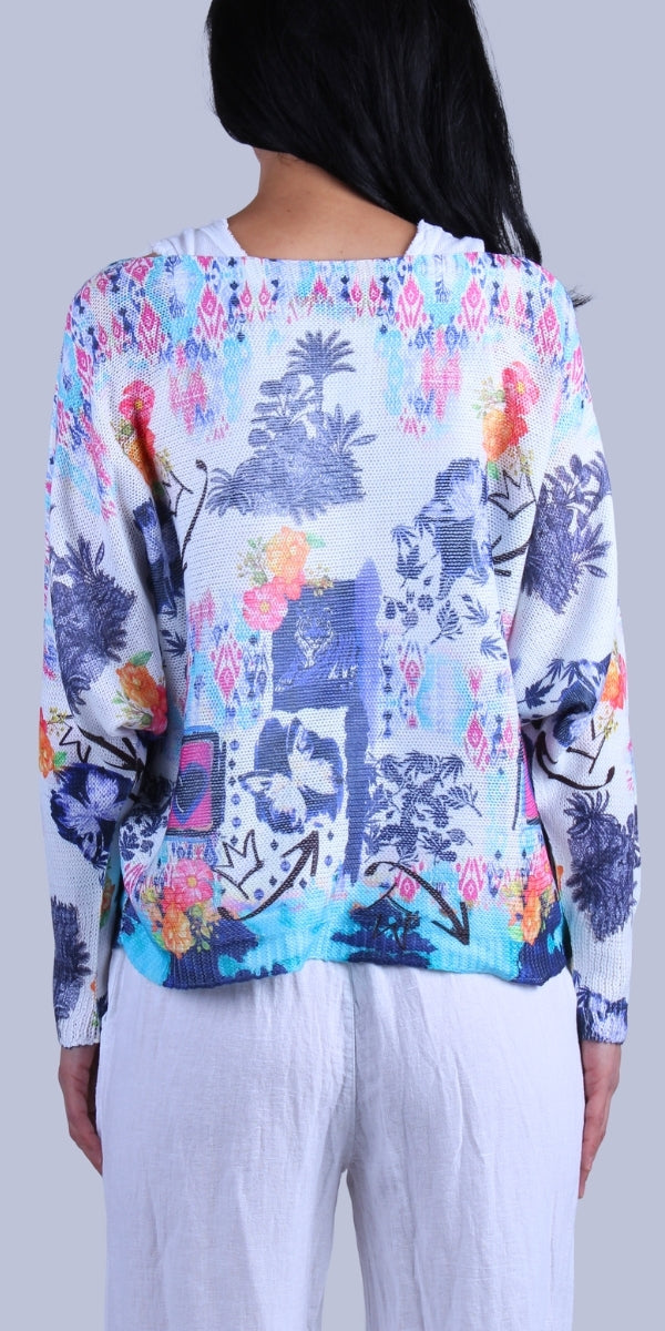 Daria Batwing Sweater with Wild Jungle Print - Gigi Moda - Made in Italy # batwing, comfortable, comfortable fit, Cozy, Gigi Moda, Italian Clothing, italian top, jungle, lion, Long Sleeve, Made in Italy, one size, Sleeves, Sweater, Top, washable, womens clothing