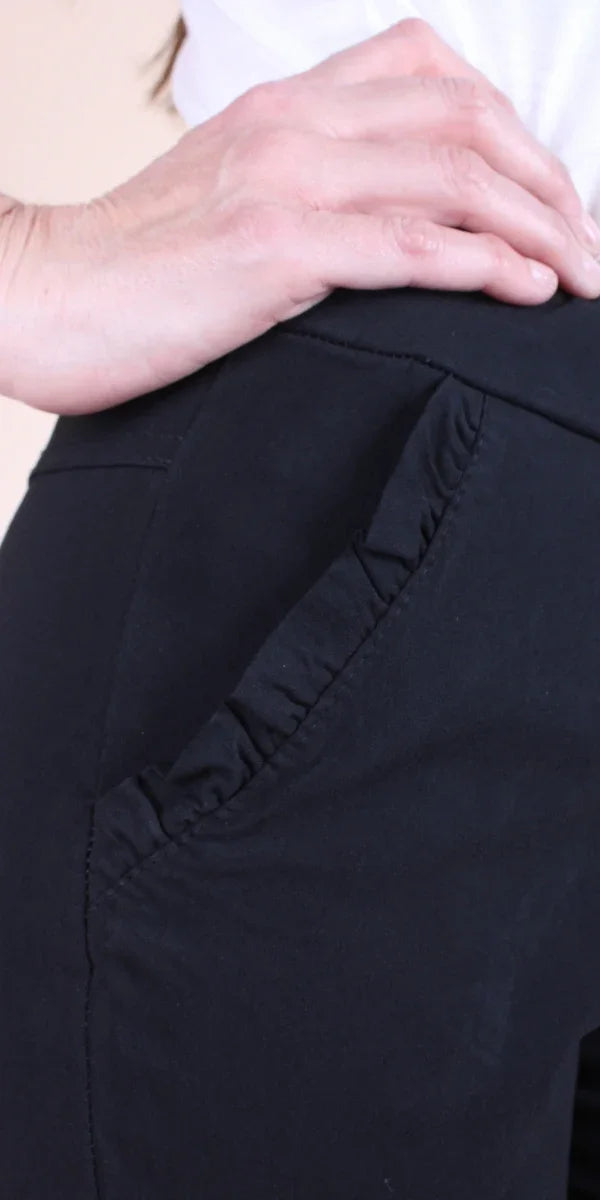 Elara Pant